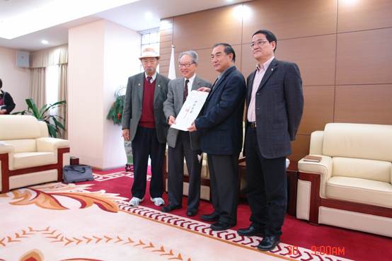 杜祖貽校董捐贈賴宜昌手書“梯航萬國”題字一幅