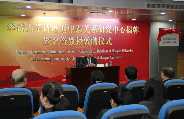 醍乐堃为我校师生作报告
