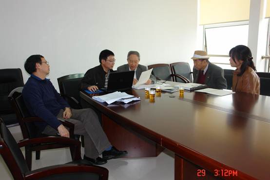 許金頂館長(左一)、衛紅館長(左二),杜祖貽校董(左三)、麥繼強教授(右二)。
